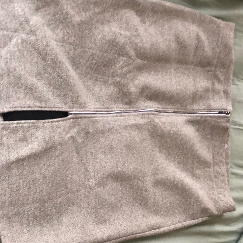 NWT Torrid gray pencil skirt. Size 4